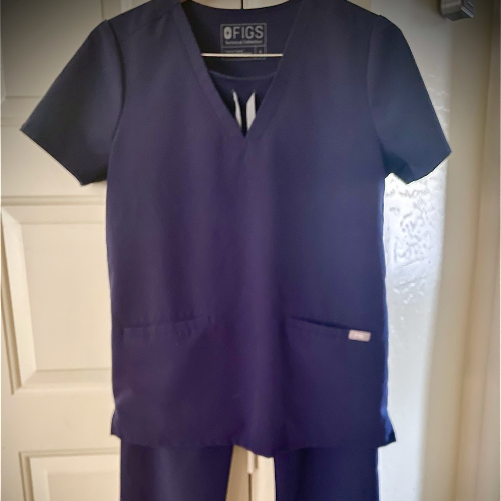 Navy Figs scrub set